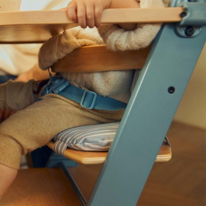 Maitinimo kėdutė 2 viename su pagalvėle Kinderkraft Enock