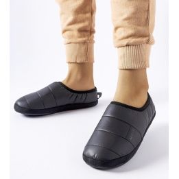 Juodos šltos šlepetės