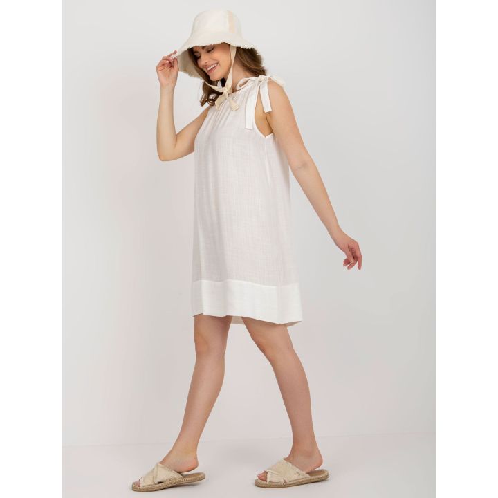 Ecru spalvos suknelė