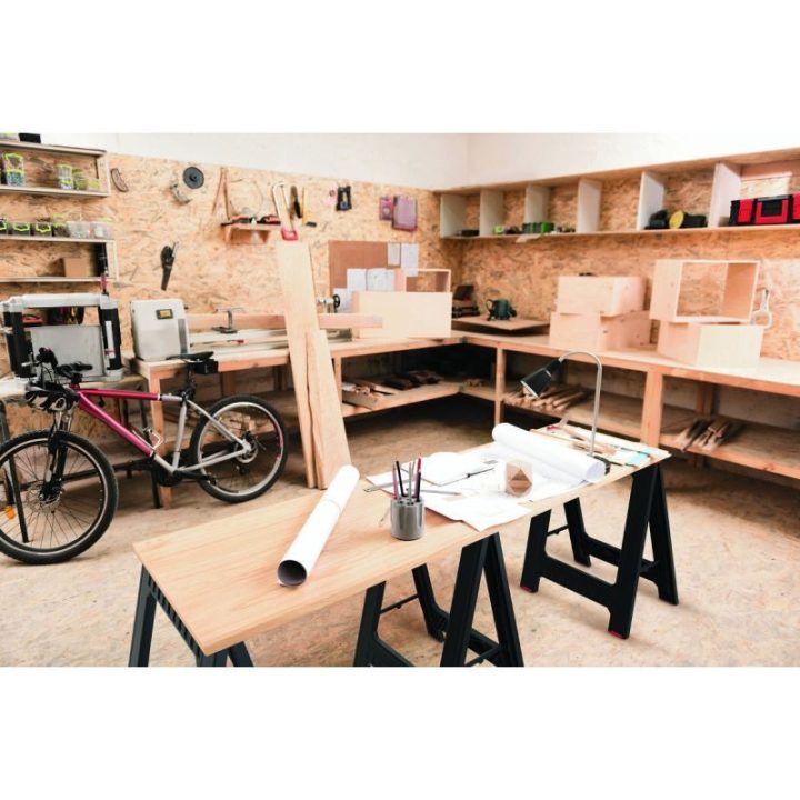 Statybinis stovas Kistenberg Titan Stand, juodas ir raudonas