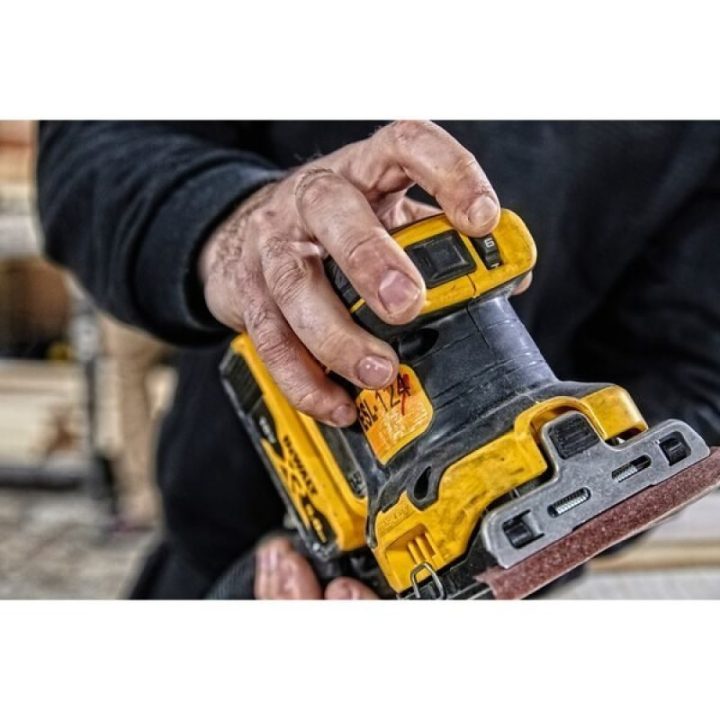 Akumuliatorinis vibracinis šlifuoklis DeWALT DCW200NT, 18 V