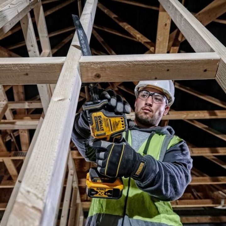 Akumuliatorinis pjūklas DeWALT DCS369N-XJ, juodas ir geltonas
