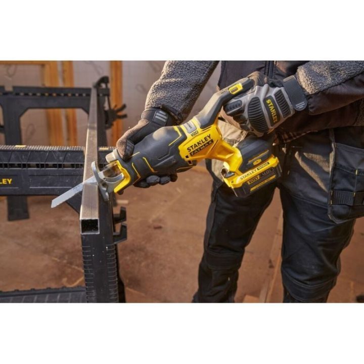 Akumuliatorinis tiesinis pjūklas Stanley Fatmax SFMCS311B-XJ, 18 V