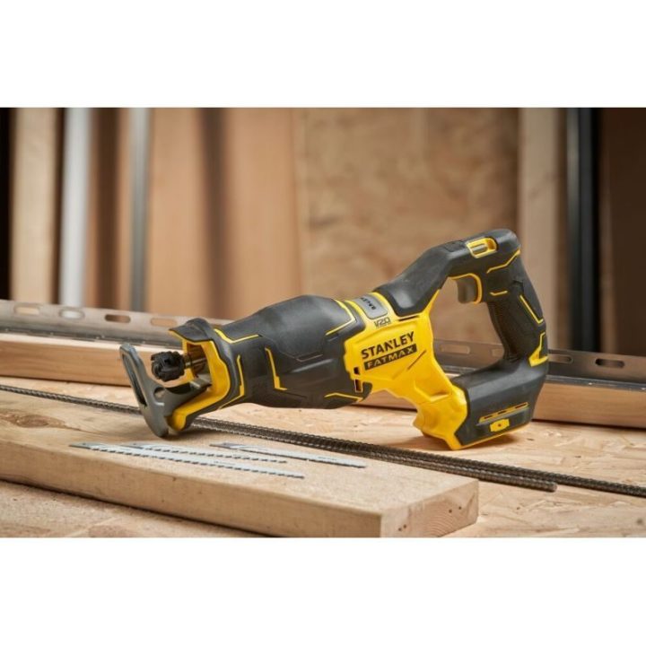 Akumuliatorinis tiesinis pjūklas Stanley Fatmax SFMCS311B-XJ, 18 V