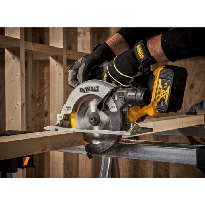 Akumuliatorinis diskinis pjūklas DeWALT DCS565N, 18 V, 165 mm