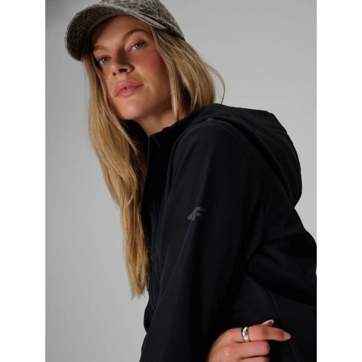 Moteriška softshell striukė nuo vėjo 4F