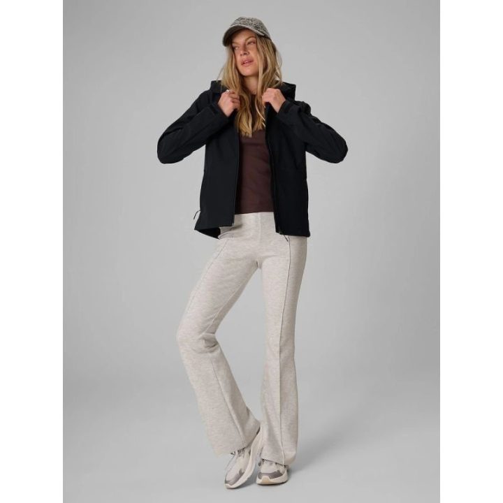 Moteriška softshell striukė nuo vėjo 4F
