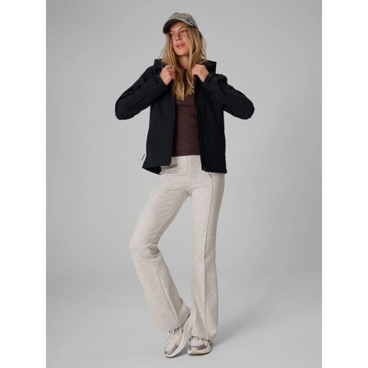 Moteriška softshell striukė nuo vėjo 4F