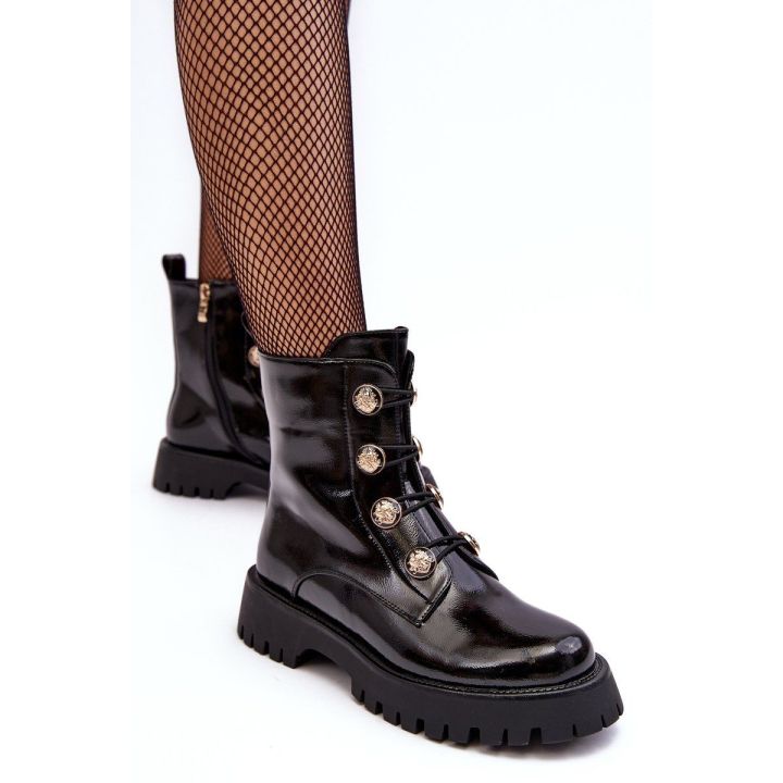 Moteriški dygsniuoti batai su ornamentinėmis sagomis D&A MR870-51 Black