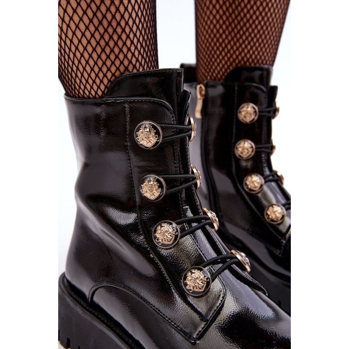 Moteriški dygsniuoti batai su ornamentinėmis sagomis D&A MR870-51 Black