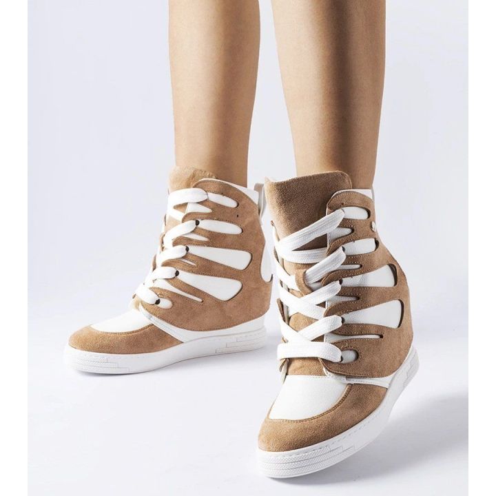 Pantaleone baltos ir smėlio spalvos sportbačiai ant kulnų