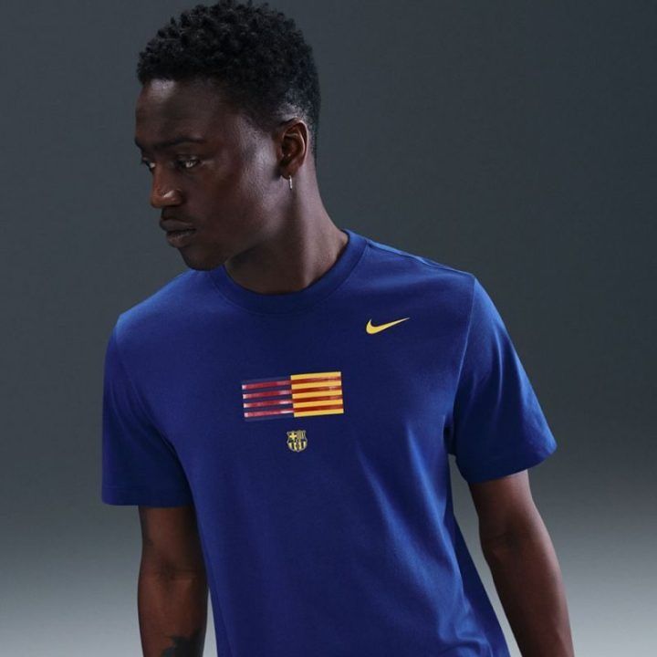 Marškinėliai Nike FC Barcelona Crest Tee 25/26, karališkai mėlyni