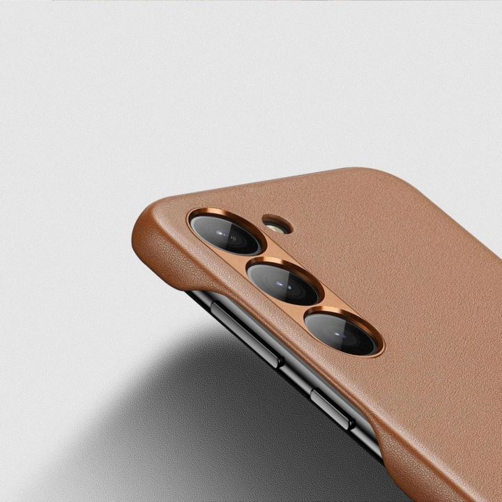 Grit dėklas Samsung Galaxy S23+ elegantiškas dirbtinės odos dangtelis rudos spalvos