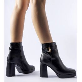 Juodi šilti klasikiniai stiletto batai iš Caio
