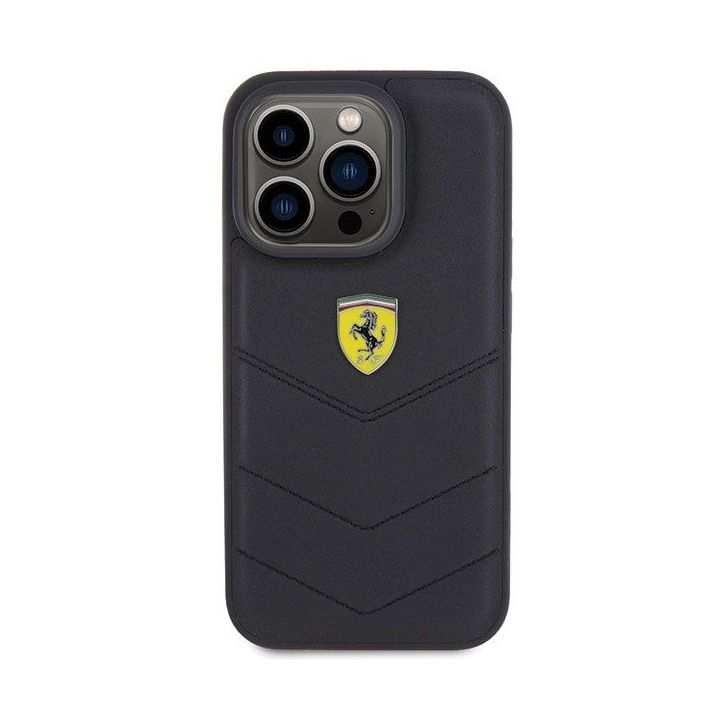 Ferrari dygsniuotas metalinis logotipas ant iPhone 15 Pro - juodos spalvos