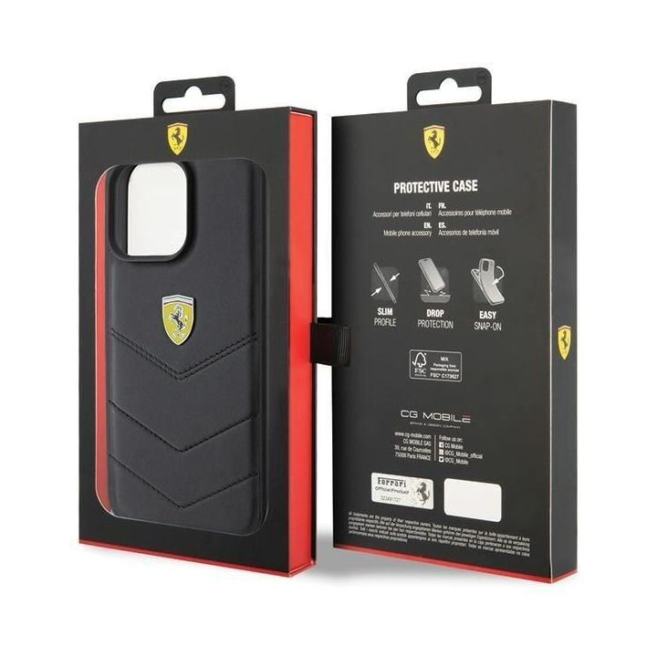 Ferrari dygsniuotas metalinis logotipas ant iPhone 15 Pro Max - nuotraukos