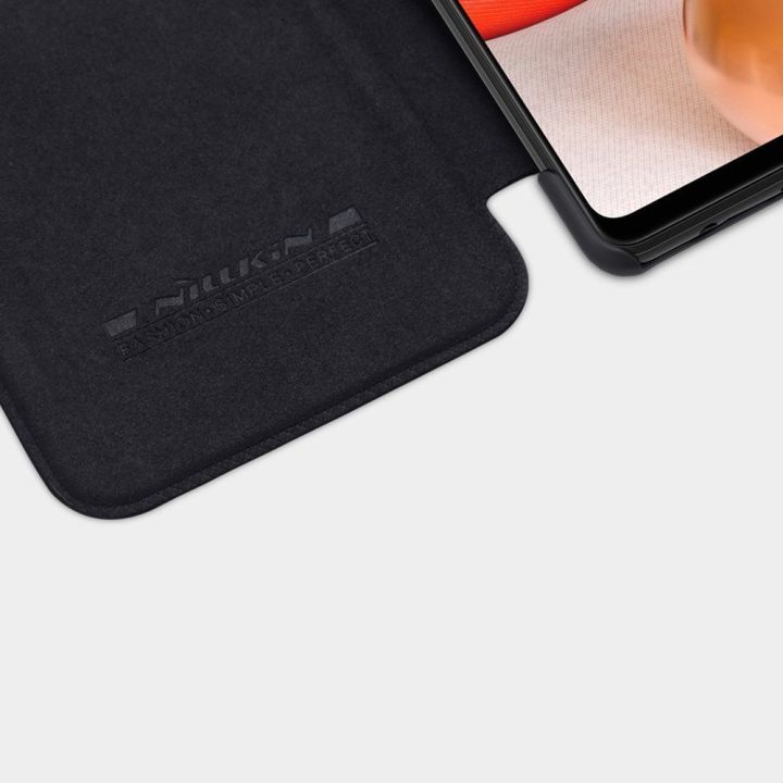 Nillkin Qin originalus odinis dėklas, skirtas Samsung Galaxy A42 5G , juodos spalvos