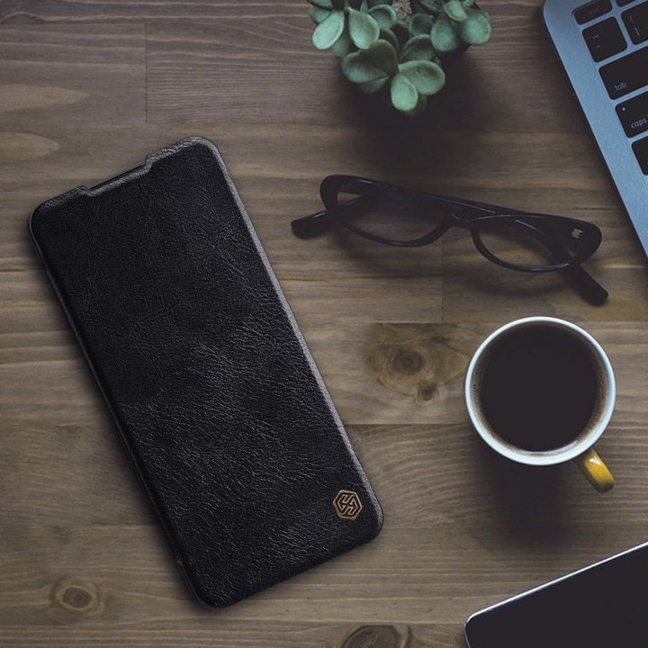 Nillkin Qin originalus odinis dėklas, skirtas Samsung Galaxy A42 5G , juodos spalvos