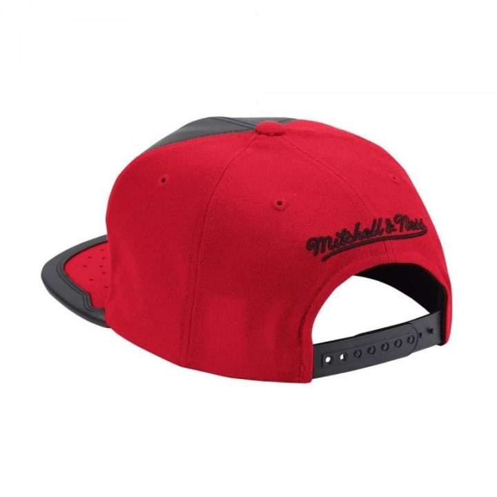 Kepurė su snapeliu Chicago Bulls Mitchell & Ness, juoda ir raudona