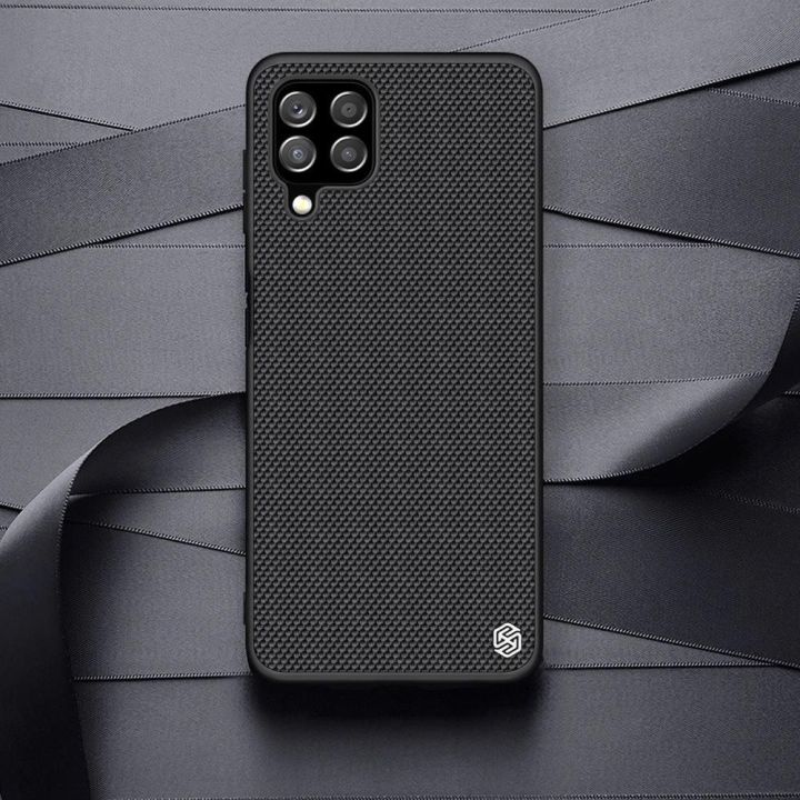 Nillkin Textured Case tvirtas dangtelis su gelio rėmeliu ir nailonu ant nugarėlės Samsung Galaxy A22 4G , juodas