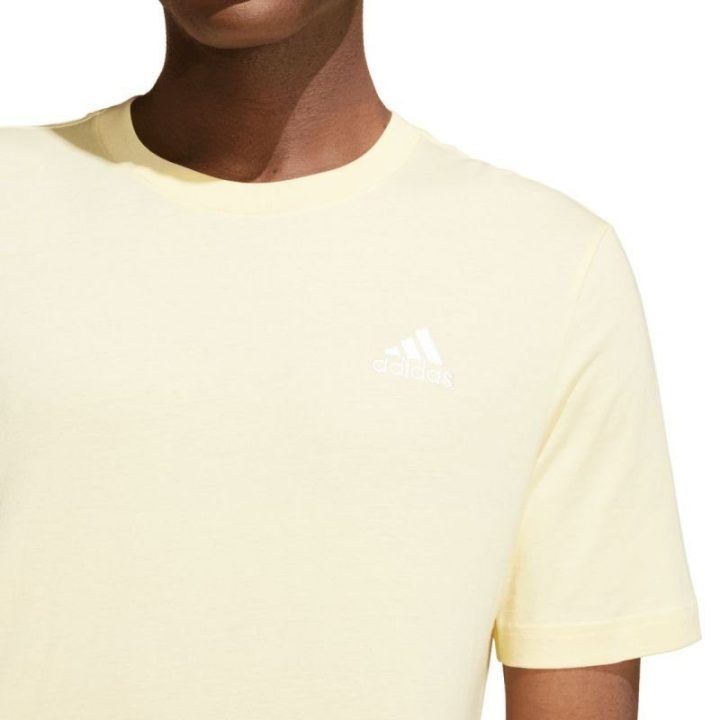 Vyriški marškinėliai adidas Essentials su siuvinėtu logotipu, geltoni