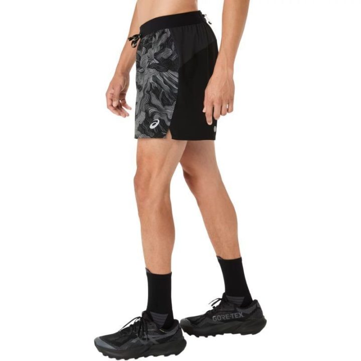 Šortai su raštu ASICS Fujitrail, 5 colių, juodi