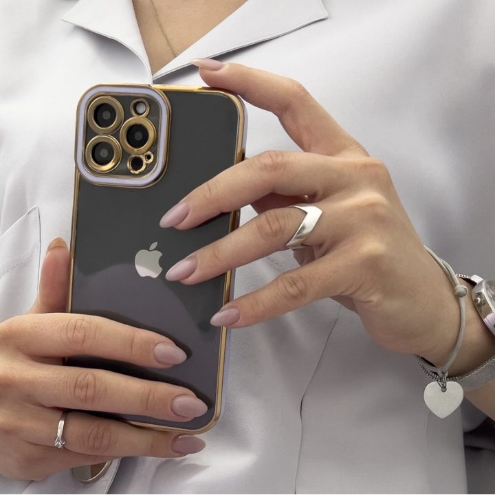 Madingas iPhone 13 Pro auksinio rėmelio gelinis dangtelis raudonas