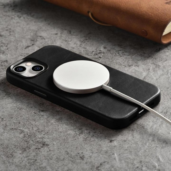 iCarer Oil Wax Premium odinis dėklas iPhone 14 Plus magnetinis odinis dėklas su MagSafe juodas (WMI14220703-BK)