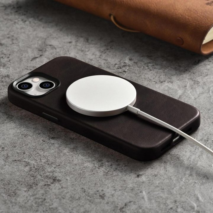 iCarer Oil Wax Premium odinis dėklas iPhone 14 Plus magnetinis odinis dėklas su MagSafe rudos spalvos (WMI14220703-BN)