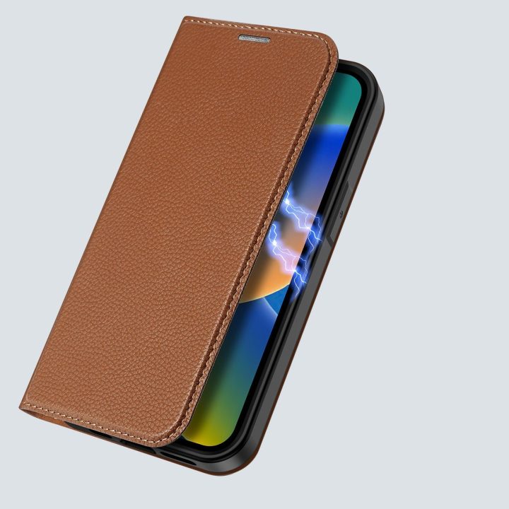 Skin X2 dėklas iPhone 14 Plus dėklui su magnetiniu atvartu rudos spalvos