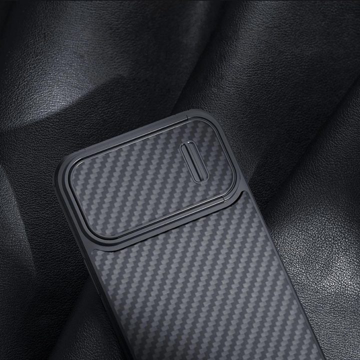 Nillkin Synthetic Fiber S Case iPhone 14 Plus su juodu fotoaparato dangteliu