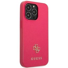 Guess Saffiano 4G mažas metalinis dėklas su logotipu iPhone 13 Pro / 13 - rožinis