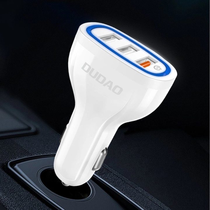 automobilinis įkroviklis su greituoju įkrovimu Quick Charge 3.0 QC3.0 2.4A 18W 3x USB baltas (R7S baltas)
