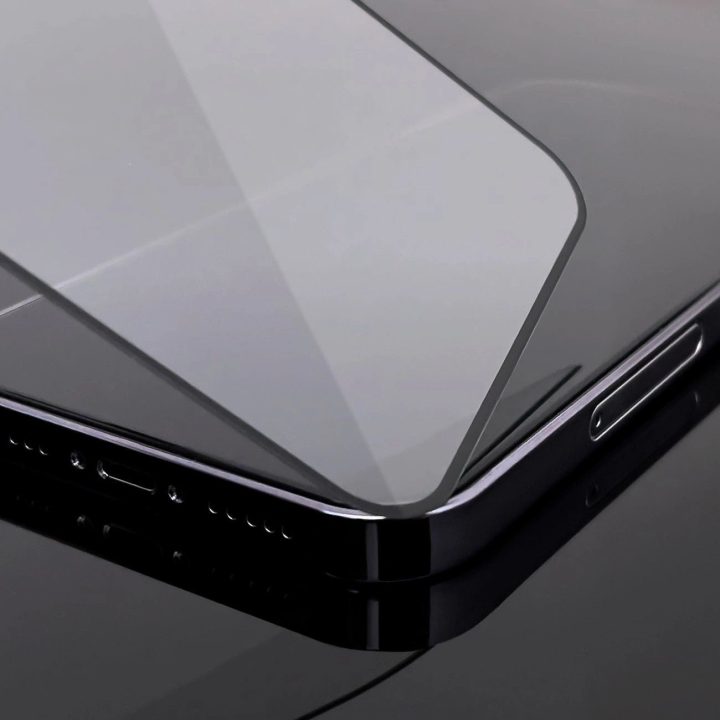 Labai patvarus grūdintas stiklas per visą ekraną su rėmeliu, skirtas Motorola Moto E32 , juodos spalvos