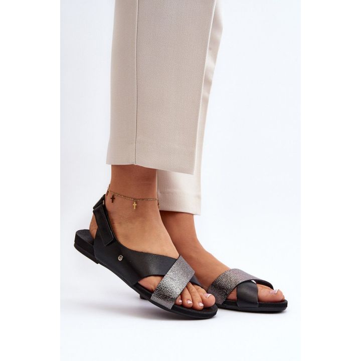 Odiniai sandalai su velcro juoda