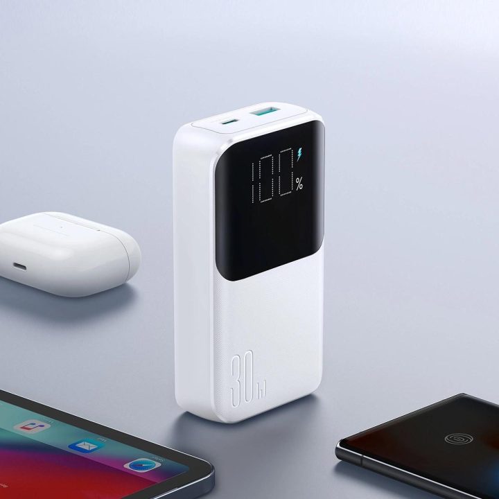 Mini maitinimo bankas su įmontuotais laidais JR-PBC06 30W 10000mAh - baltas