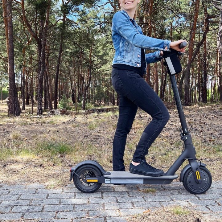 terminis vandens butelių krepšys dviračiui arba motoroleriui 1l, juodas (WBB29BK)