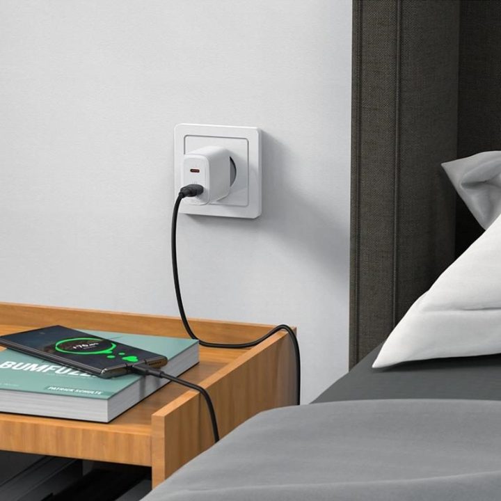 sieninis įkroviklis USB C tipo / USB 20W, PPS, PD, QC 3.0, AFC, FCP baltas (A25 baltas)