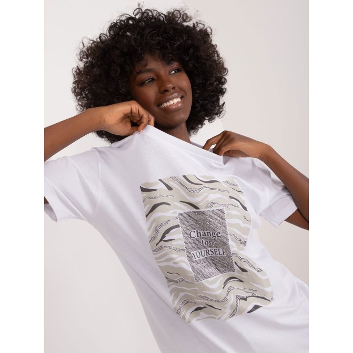 T baltos spalvos