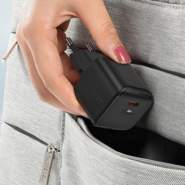 Acefast A77 Mini PD 30W GaN USB-C sieninis įkroviklis - juodas