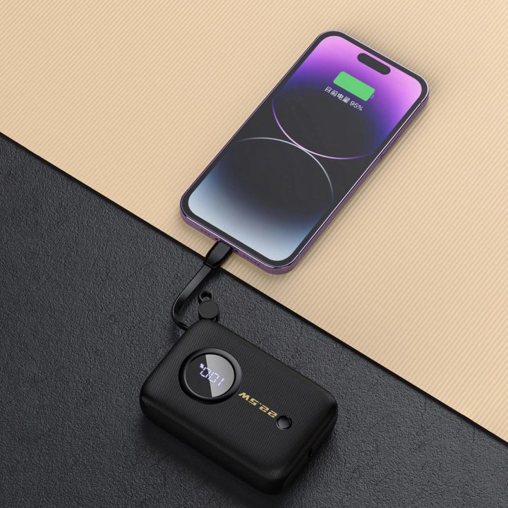 10000mAh talpos išorinė baterija su USB-C/Lightning laidais - juoda
