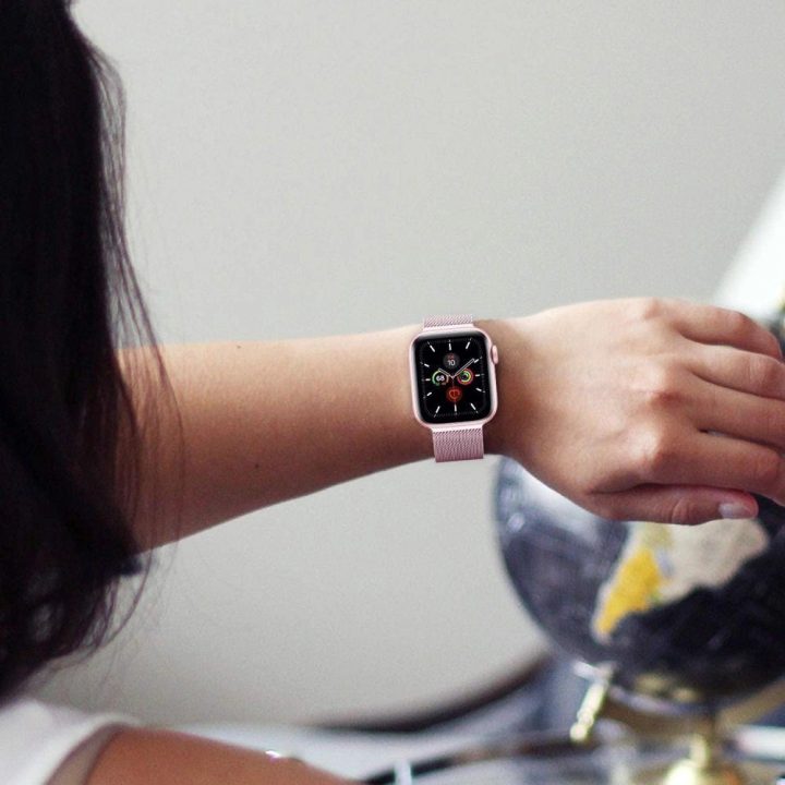 dirželis Apple Watch 4 / 5 / 6 / 7 / 8 / 9 / SE (38/40/41 mm) – juodas