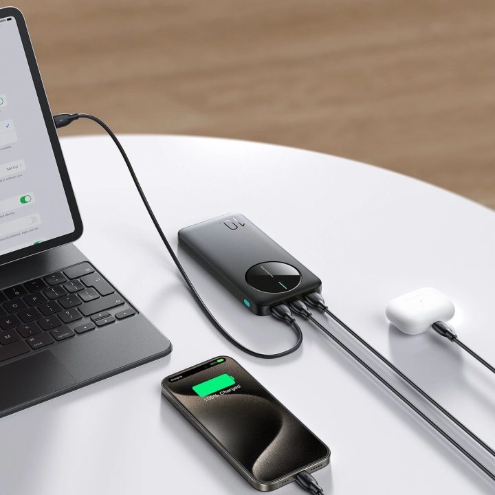 Išorinės baterijos Powerbank“ JR C – juoda