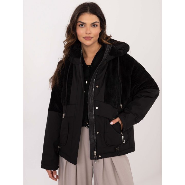 Juoda striukė