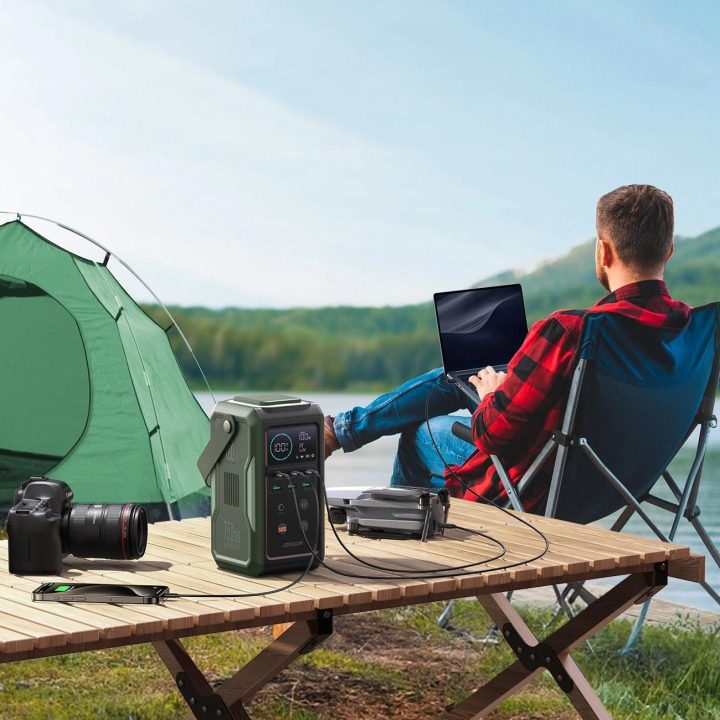 Powerbank“ “ JR A jungtimis, sulankstoma žibintuvėliu ir rankena – žalias