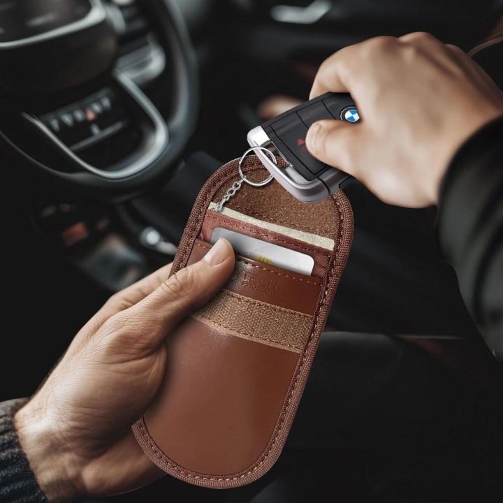 RFID blokavimo automobilinio rakto dėklas - rudos spalvos