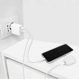 25 W galios Power Delivery“ USB C sieninė įkroviklis, baltos spalvos