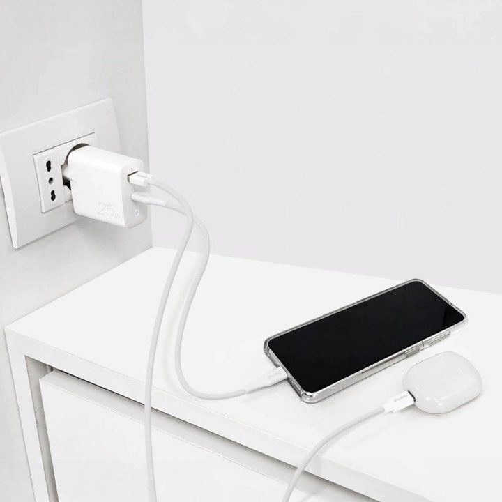 25 W galios Power Delivery“ USB C sieninė įkroviklis, baltos spalvos