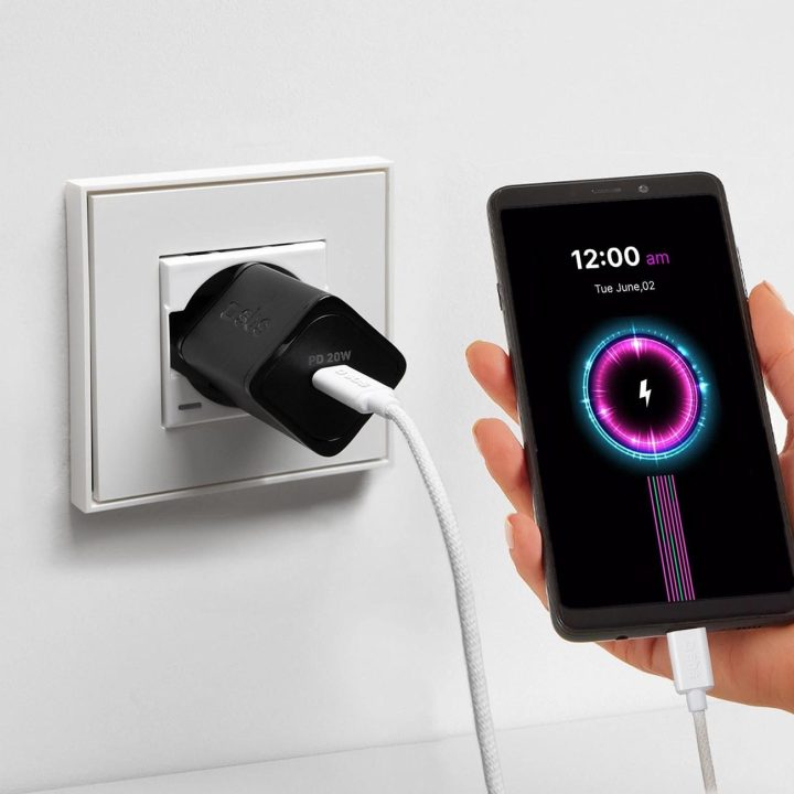Tekstilinis laidas su USB C 1,5 m 60 W pilka