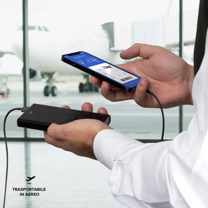 10 000 mAh Power bankas su 20W Power Delivery technologija. Spalva - juoda.